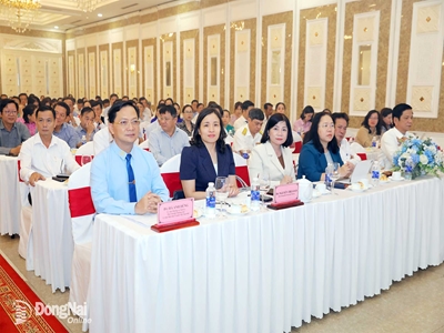 Họp mặt, khen thưởng đảng viên là người có đạo, người dân tộc thiểu số tiêu biểu năm 2025